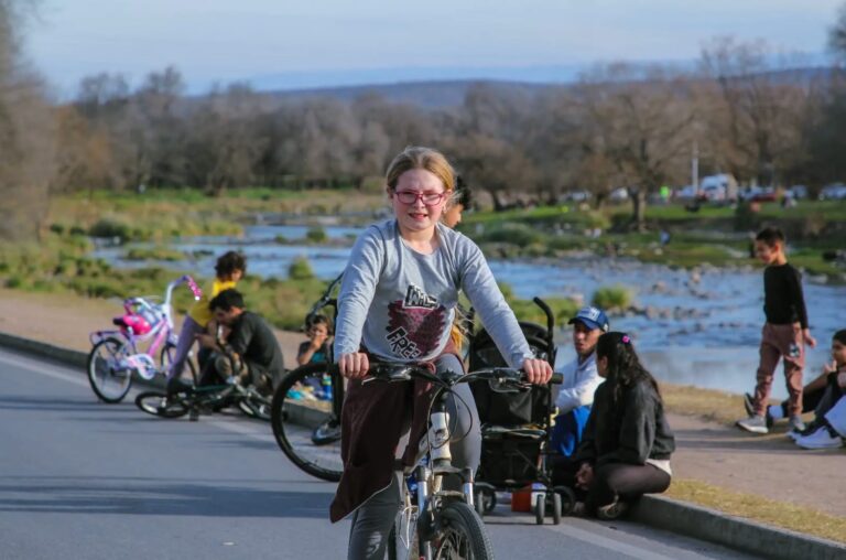 “Domingos en la Costanera”: la propuesta de Cosquín para recuperar el espacio público junto al río