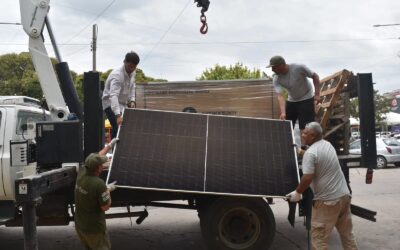 La Municipalidad de Cosquín recibió 56 paneles solares que abastecerán de energía al edificio municipal